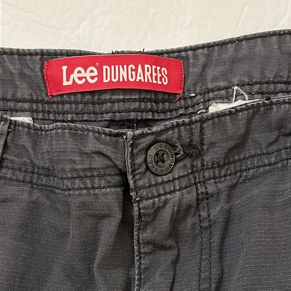 Lee Dungarees Men’s Faded Black Wash Look Cargo Shorts - Picture 4 of 7